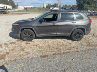 2017 Jeep Cherokee Altitude - Exterior Side Driver Image
