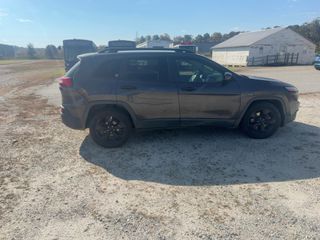 2017 Jeep Cherokee Altitude - Exterior Side Passenger