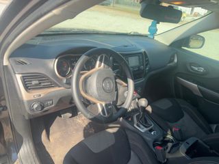 2017 Jeep Cherokee Altitude - Interior Full Dashboard Image