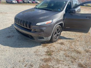 2017 Jeep Cherokee Altitude - Primary Damage Left Image