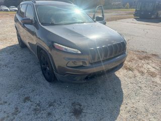 2017 Jeep Cherokee Altitude - Primary Damage Right Image