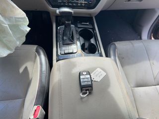 2017 Kia Sedona SX - Interior Steering Wheel With Keys Image
