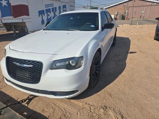 2019 Chrysler 300 Touring - Exterior Front Left Corner Image