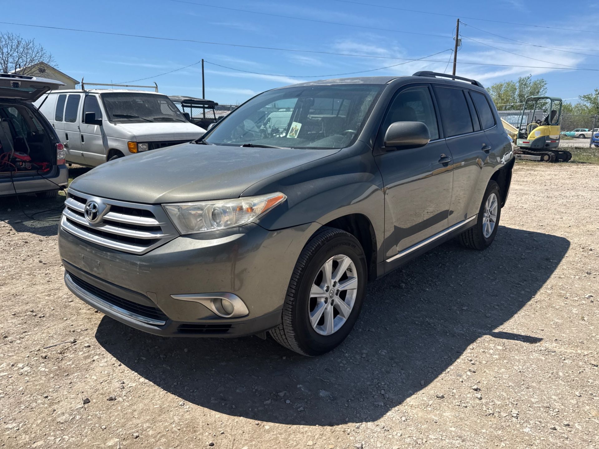 2012 Toyota Highlander Base V6 - Exterior Front Left Corner Image
