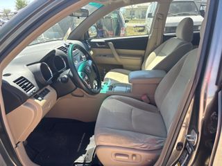 2012 Toyota Highlander Base V6 - Interior Front Seat Image