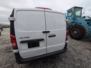 2022 Mercedes-Benz Metris - Exterior Rear Center Image